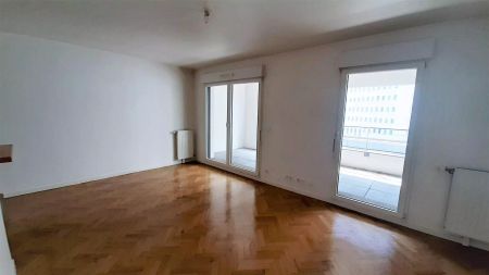 location Appartement T2 DE 52m² À VELIZY-VILLACOUBLAY - Photo 2