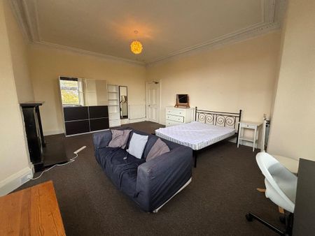 4 bedroom flat to rent - Photo 4