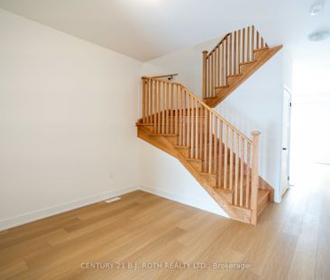 Townhouse For Lease | S8115906 - Photo 1