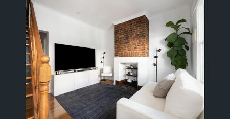 Charming sanctuary in unbeatable position - Photo 4