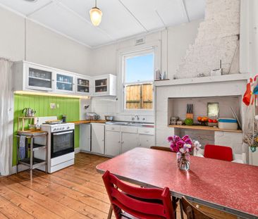 Hideaway Cottage In McCrae - Photo 3