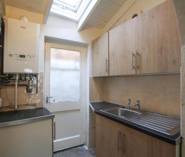 2 bedroom end of terrace house to rent - Photo 5
