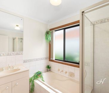 PEACEFUL CUL-DE-SAC LIVING NEAR THE LAKE - Photo 4