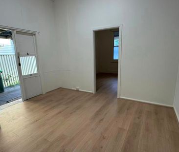 Unfurnished 2 Bedroom Duplex with Backyard - Photo 5