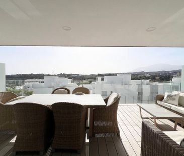 3 Bedroom Townhouse For Rent in Cancelada, Málaga - Photo 2