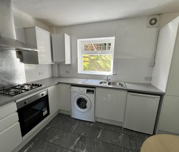 1 bedroom in a house share to rent - Photo 2