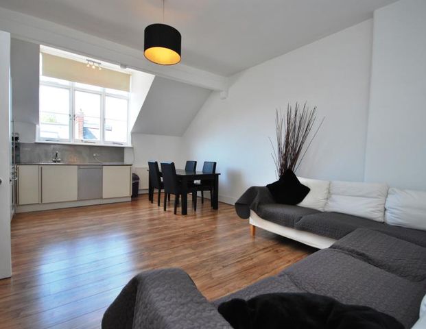 ROLAND GARDENS, SOUTH KEN SW7, London - Photo 1