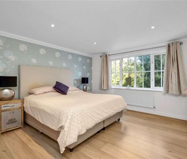 Seven bedroom home in private road close to St John's School. - Photo 4