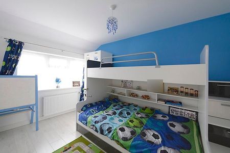 4 bedroom semi-detached house to rent - Photo 3