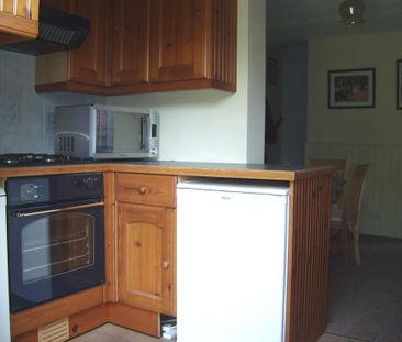 2 bedroom semi-detached house to rent - Photo 5