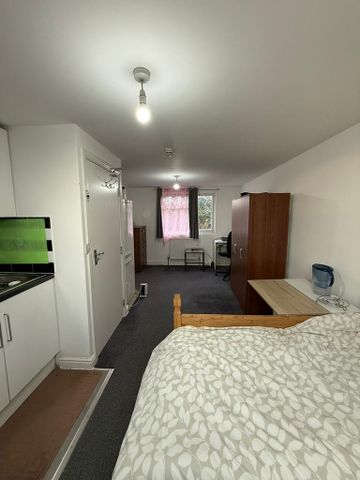 Studio to rent - Photo 3