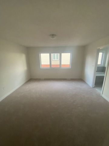 For Lease - 92 Phoenix Boulevard, Barrie, Ontario - Photo 2