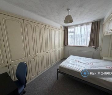 4 bedroom terraced house to rent - Photo 5