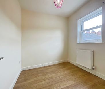 3 bedroom End Terraced House to let - Photo 3