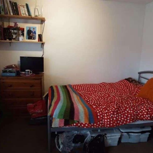 Bedroom Student House, Gristhorpe Road, B29 - Photo 1