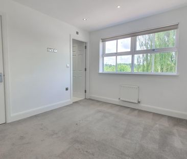 Picardy Close, Dobbs Weir, Hoddesdon - Photo 4