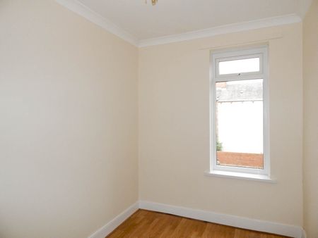 3 bed flat to rent in Chichester Road, South Shields, NE33 - Photo 2
