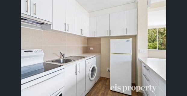 Prestigious Sandy Bay Apartment - Photo 1