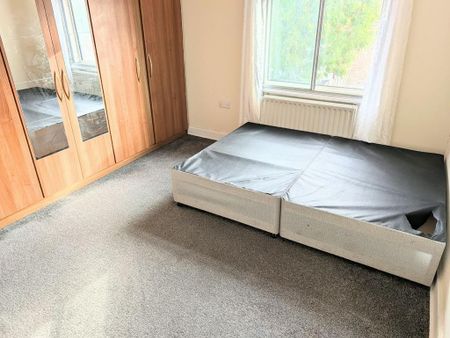 4 bedroom terraced house to rent - Photo 3