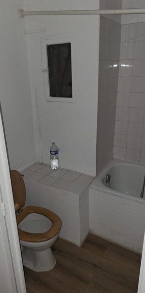 Appartement 1 pièces 29m2 MARSEILLE 1ER 373 euros - Photo 1