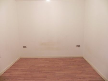 1 bed Apartment for Rent - Photo 2