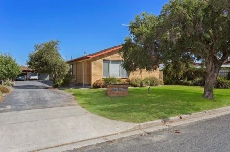 Comfortable Living in a Convenient North Albury Location - Photo 4