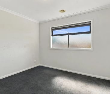 2 BEDROOM TOWNHOUSE FOR RENT IN ST ALBANS - Photo 5