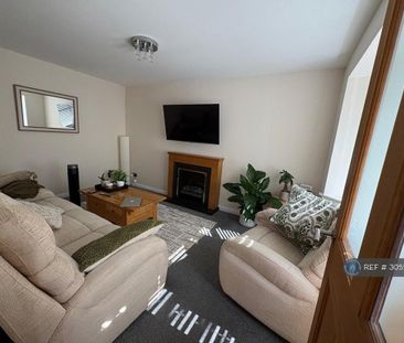 4 bedroom detached house to rent - Photo 1