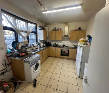 4 Bed Terraced House, Eastern Avenue, IG4 - Photo 4