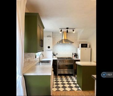 3 bedroom semi-detached house to rent - Photo 6