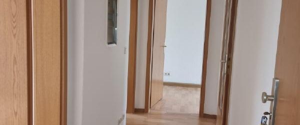 Schmucke Dreiraumwohnung mit Balkon in Weida! - Photo 1