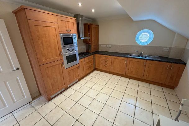 Godwin Court, SWINDON - Photo 1