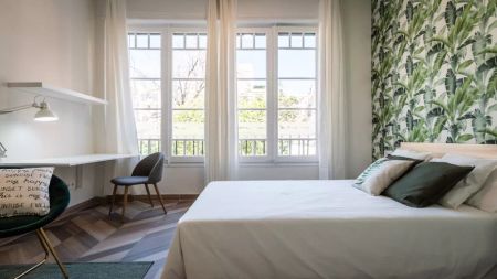 Room in a shared 4-bedroom apartment for rent in l'Antiga Esquerra de l'Eixample (Professionals only, couples allowed, students allowed) - Photo 3