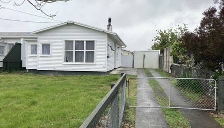 Comfortable 3-Bedroom Home! - Photo 2