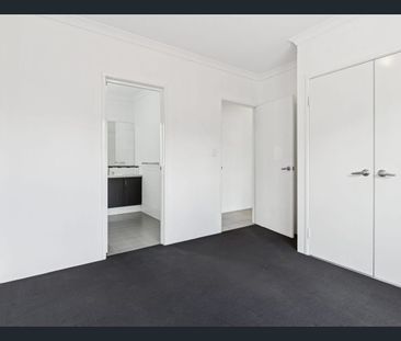 Modern Comfort & Convenience at 6c Messenger St - Photo 2