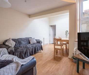 5 bedroom maisonette to rent - Photo 1