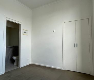 Charming One Bedroom in Heritage Gem - Photo 5