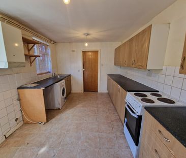 3 bedroom terraced house to rent - Photo 4
