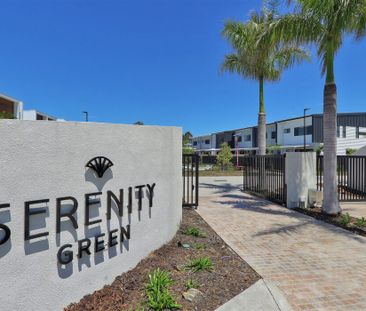 Stunning 4 Bedroom Townhome at Helensvale - Photo 3