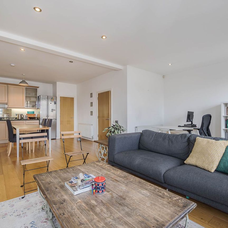 Price £3,650 pcm - Available Now - Furnished - Photo 1