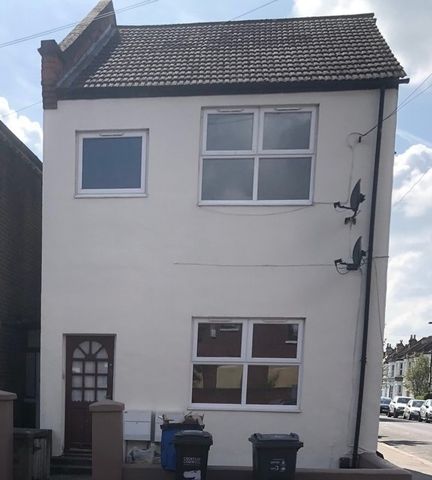 1 Bed Flat, St. Saviours Road, CR0 - Photo 4