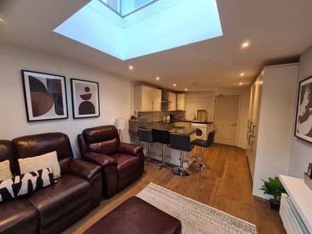1 bedroom in a house share to rent - Photo 2