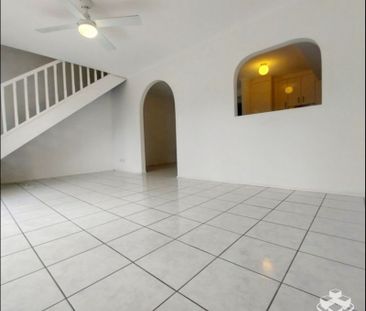 SUNNYBANK HILLS PRIMARY SCHOOL CATCHMENT -3 BEDROOMS TOWNHOUSE - Photo 1