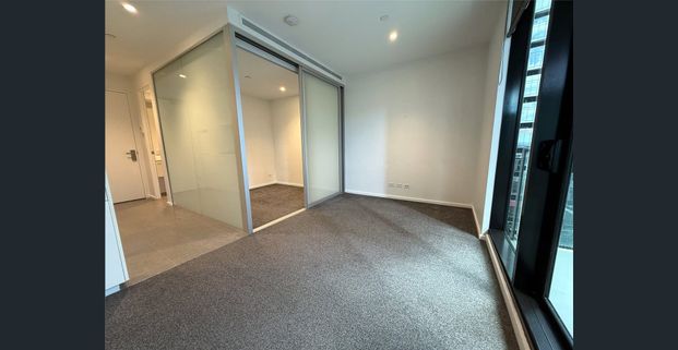 Unfurnished Contmeporary Living - Photo 1