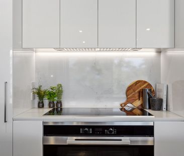 WATERFRONT APARTMENT - Photo 1