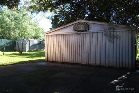 MOVE IN & RELAX - MODERN FAMILY HOME IN GILLES PLAINS - Photo 4