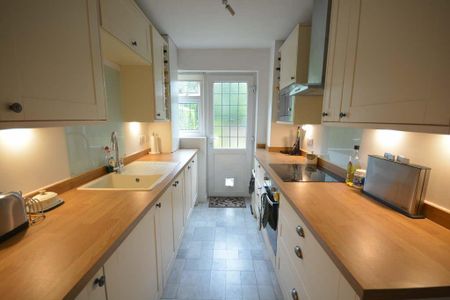 Bridge Road, Epsom, Surrey, KT17 4AJ - Photo 4