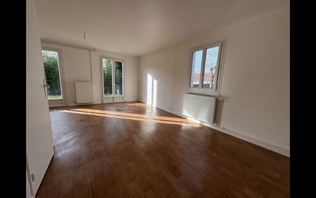 Location Maison 5 pièces 94 m² Saint-Gaultier - Photo 3