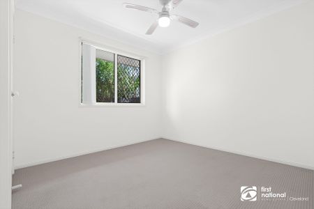 BEAUTIFUL LOWSET IN QUIET POCKET OF WYNNUM WEST - BRAND NEW DUCTED AIR-CON BEING INSTALLED. - Photo 5