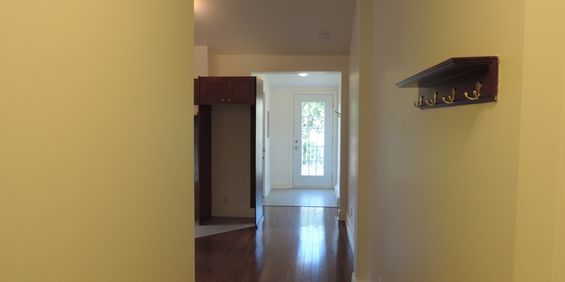 3 1/2 Libre, Haut De Triplex, Moderne - Photo 3